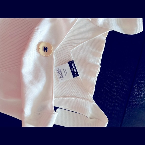 VINTAGE Elegant Chanel WHITE TOP💝HP - Picture 5 of 15